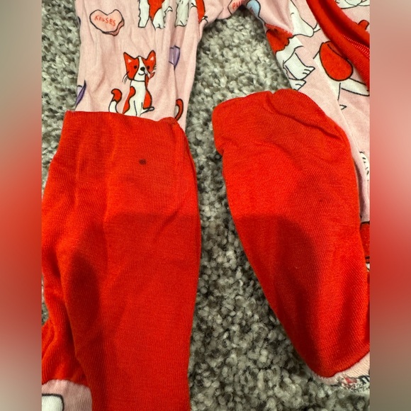 Little sleepies valentines pups. Size 12-18m - Picture 2 of 5